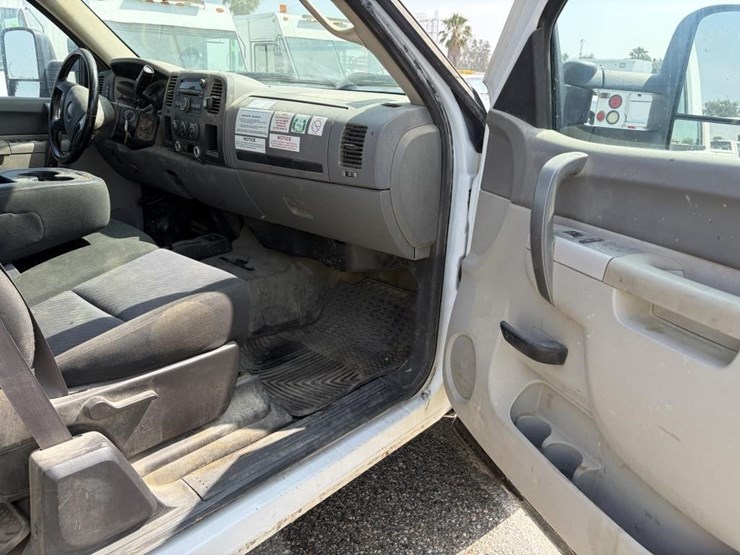 2012-gmc-2500-image-9