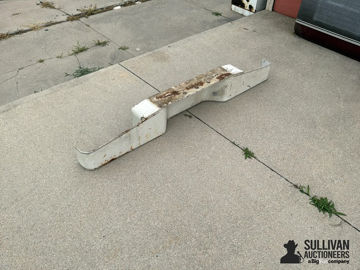 chevrolet-short-box-step-side-pickup-steel-bumper-image-3