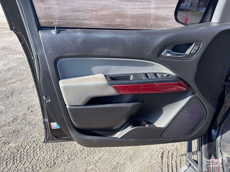 2018-chevrolet-colorado-image-11