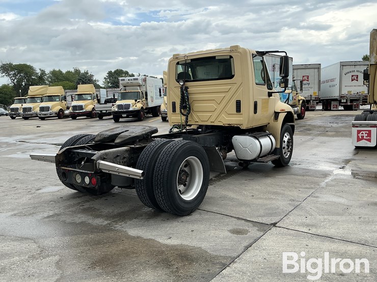 2009-international-durastar-4400-image-5