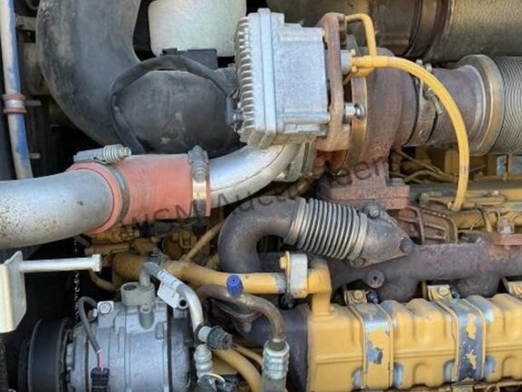 2017-deere-624k-image-17