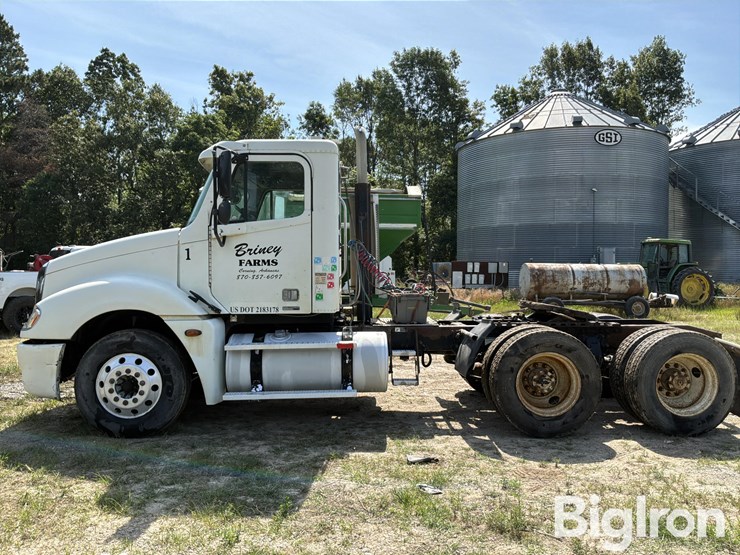 2005-freightliner-columbia-120-image-8