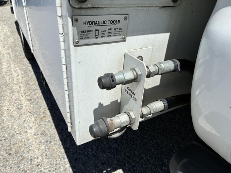 2011-ford-f550-image-11