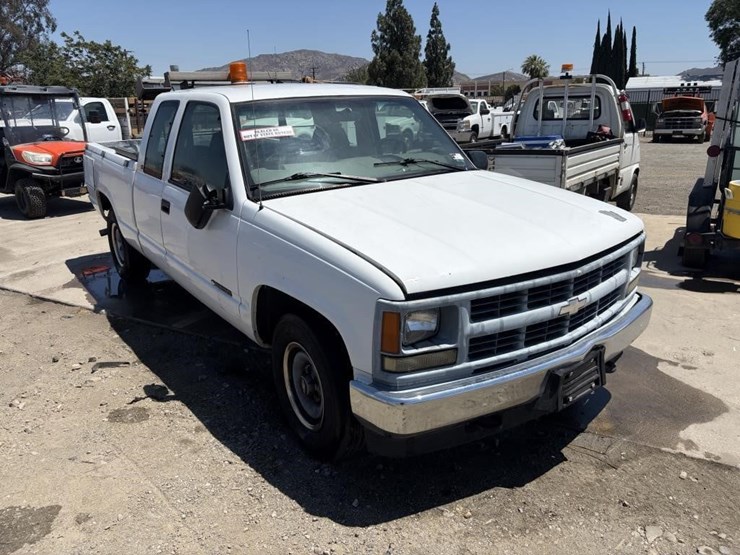 1997-chevrolet-2500-image-2