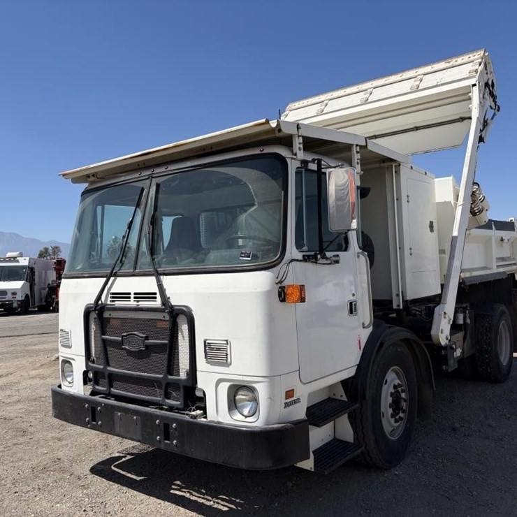 2011 AUTOCAR XPEDITOR