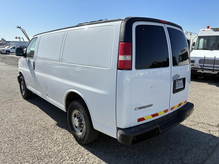 2008-chevrolet-express-3500-image-4