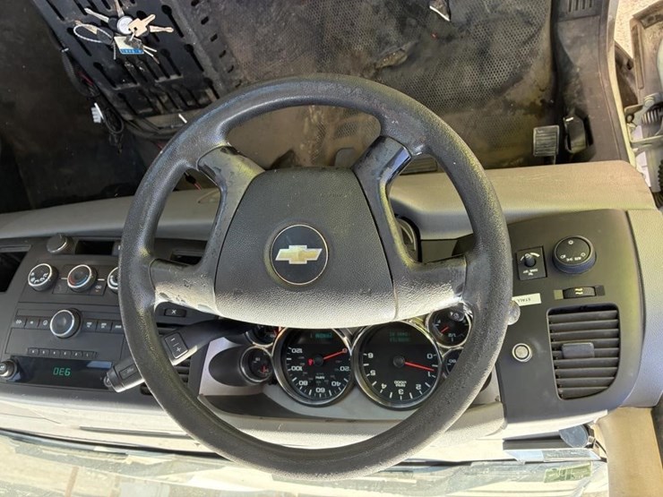 2011-chevrolet-silverado-2500-image-15