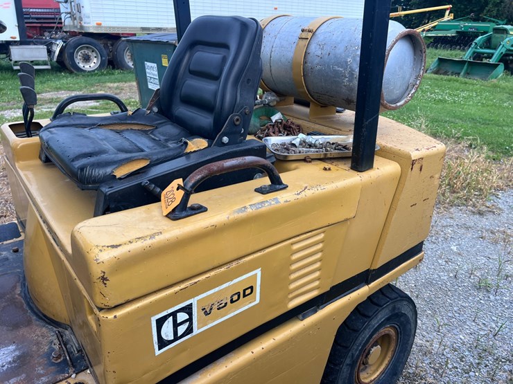 #2028-•-forklift-image-13