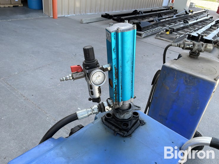 lincoln-oil-dispenser-tanks-image-13