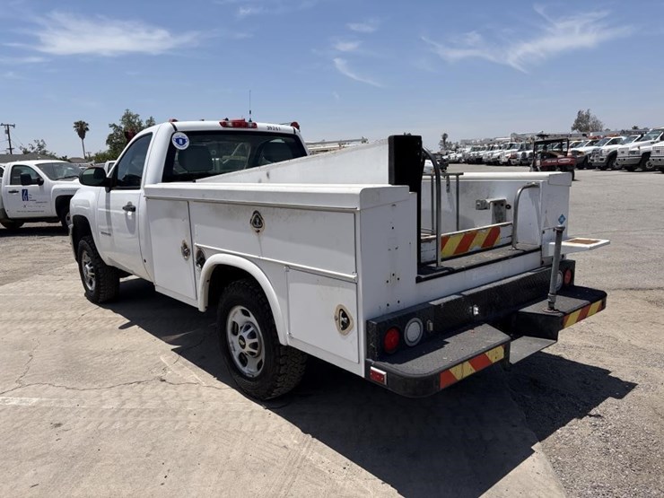 2011-chevrolet-silverado-2500-image-4