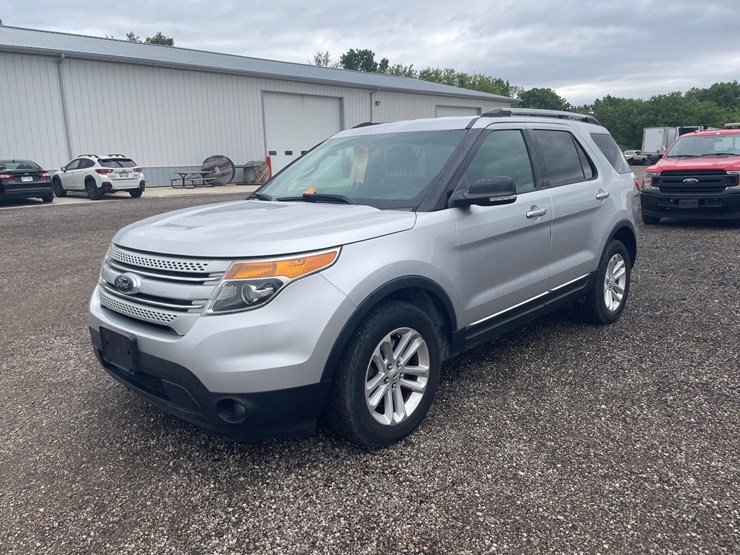 2015-ford-explorer-xlt-image-1