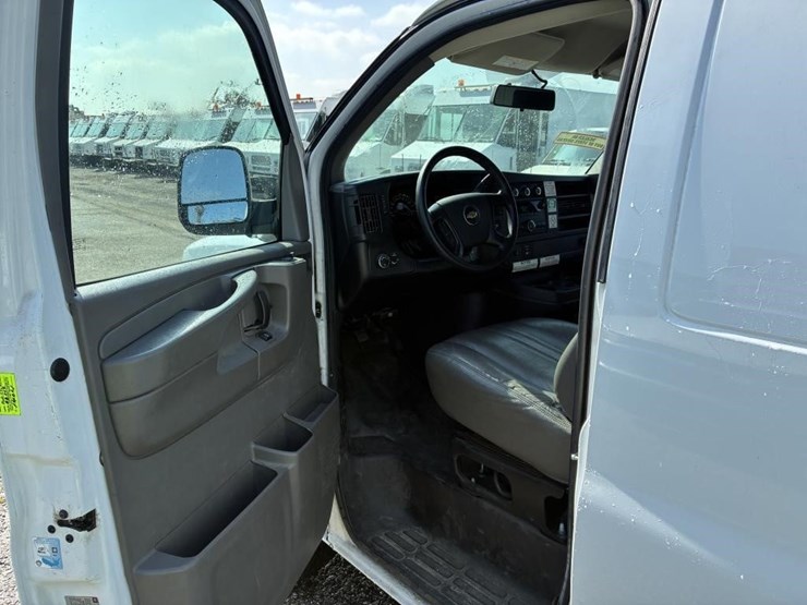 2014-chevrolet-express-2500-image-13