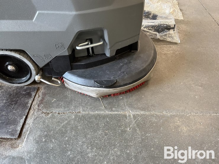karcher-professional-floor-scrubber-image-15