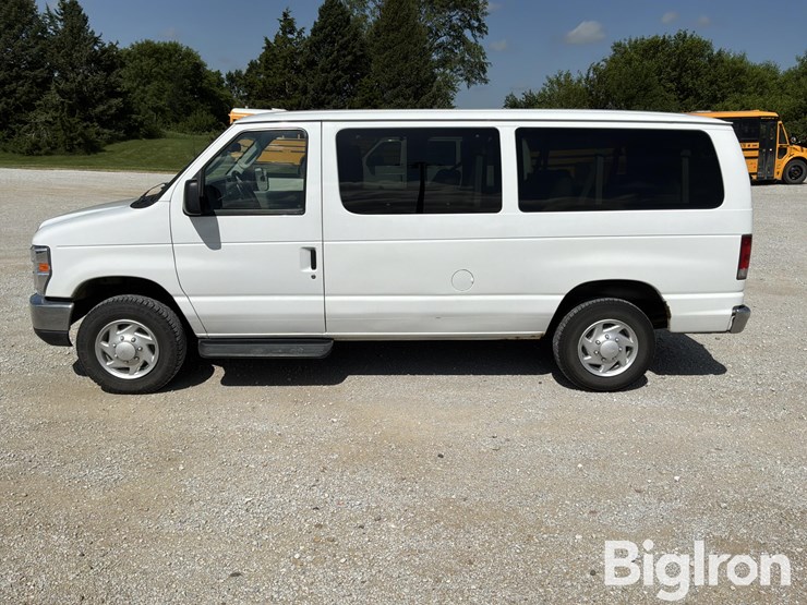 2014-ford-e350-xlt-image-8
