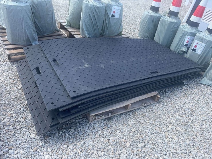 heavy-duty-composite-ground-protection-mats-image-1
