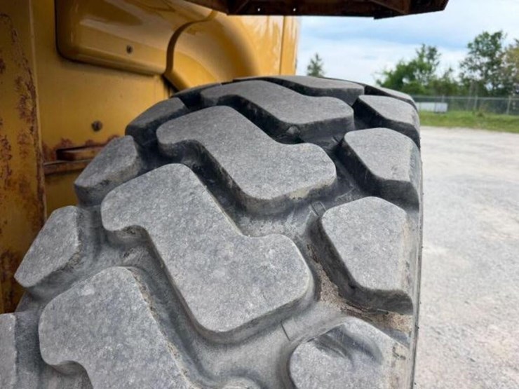 2010-caterpillar-924h-image-39