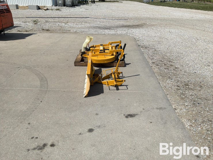 walker-mower-deck-&-snow-blade-image-8