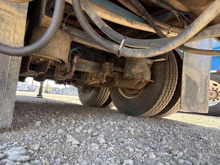 2012-versa-v-bottom-spreader-trailer-image-16