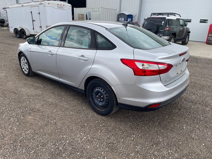 #2797-•-2012-ford-focus-se-sedan-image-10