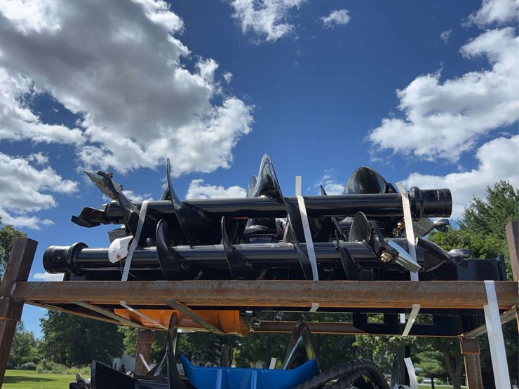 giyi-hydraulic-earth-auger-attachment-image-1
