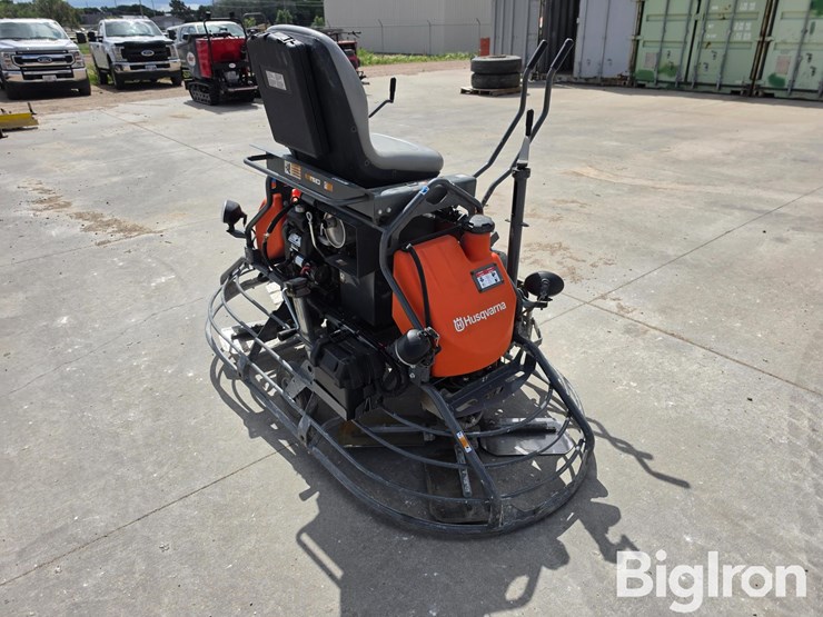 husqvarna-crt36-ride-on-trowel-image-5