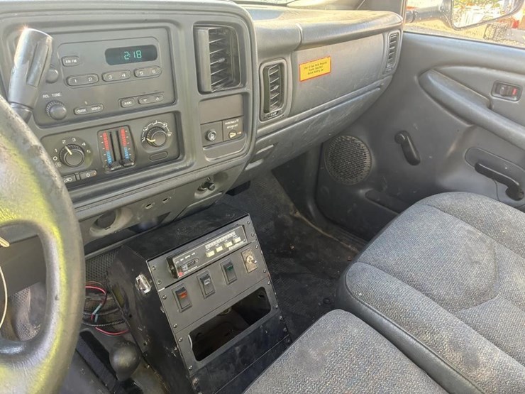 2003-chevrolet-silverado-2500-image-17