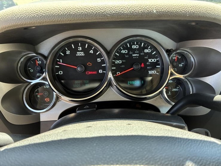 2011-chevrolet-silverado-2500-image-18