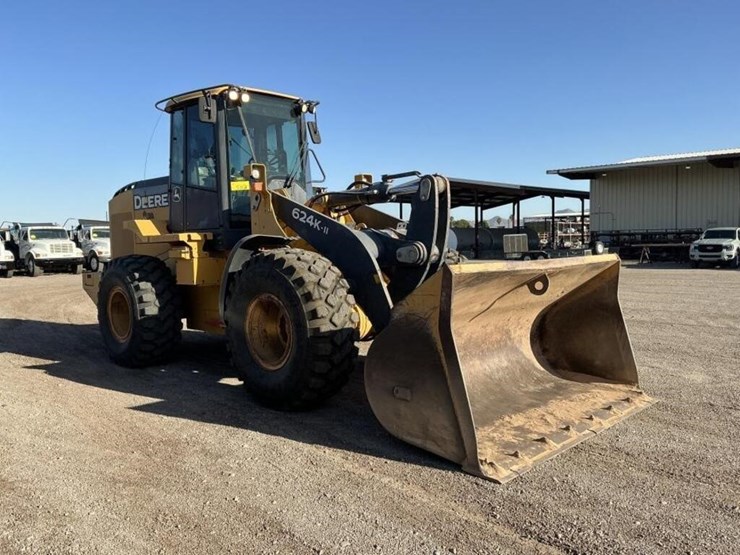 2017-deere-624k-image-4