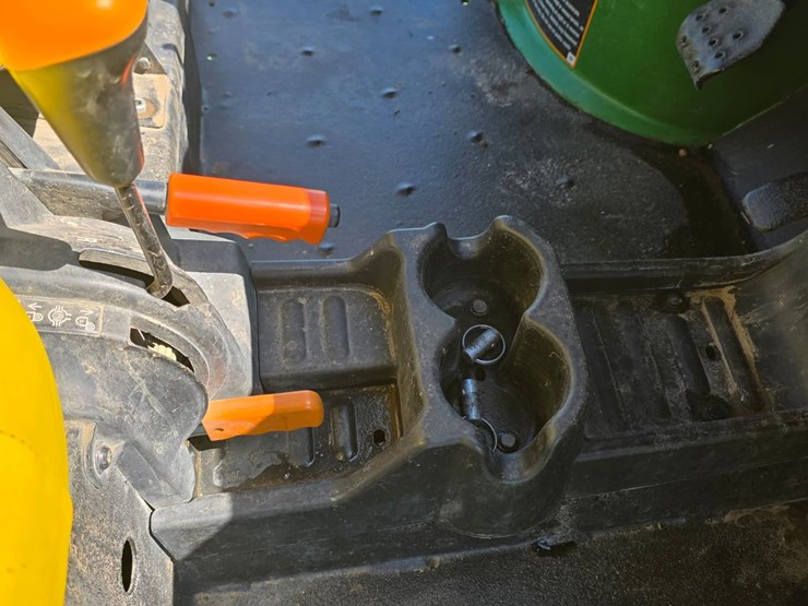 john-deere-gator-image-31