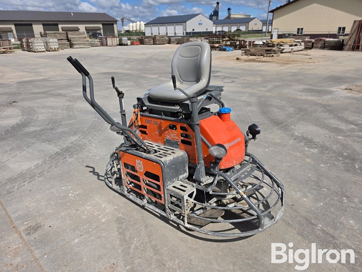 husqvarna-crt36-ride-on-trowel-image-1