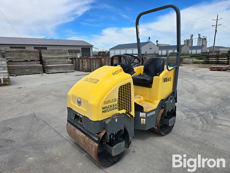 2015-wacker-neuson-rd12-image-1