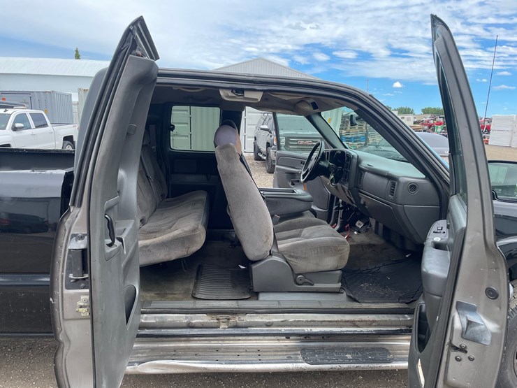 2006-gmc-2500hd-image-29