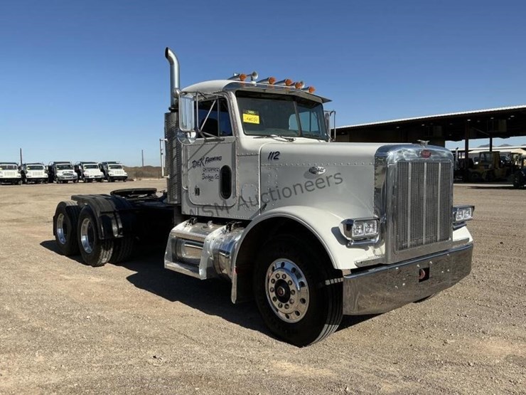 2001-peterbilt-379-image-3
