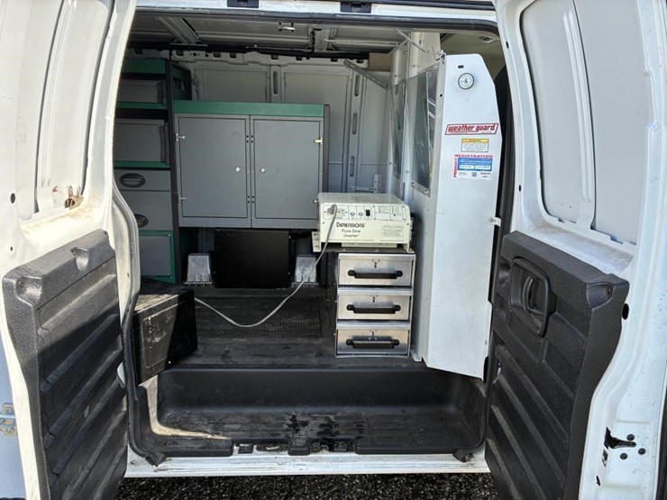 2014-chevrolet-express-2500-image-11