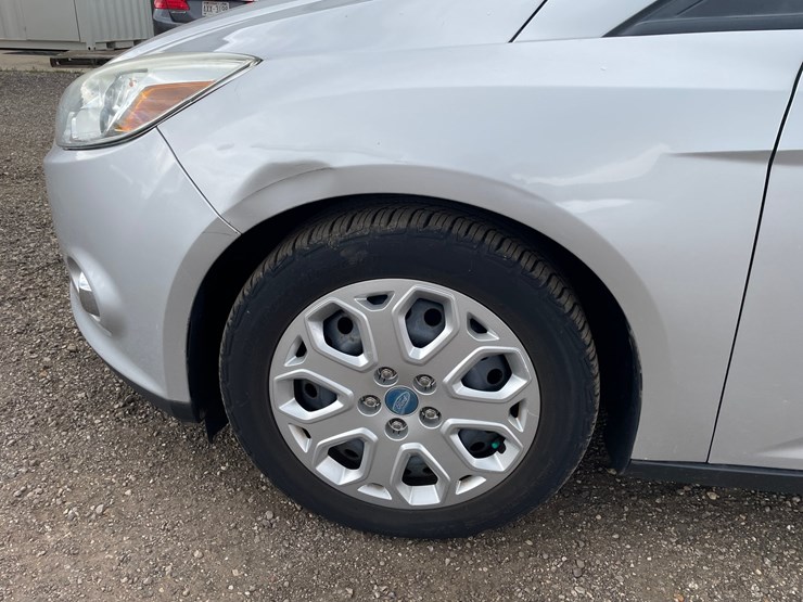 #2797-•-2012-ford-focus-se-sedan-image-13