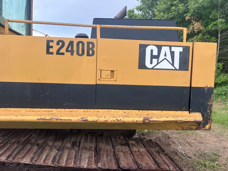 #2038-•-cat-e240b-image-8
