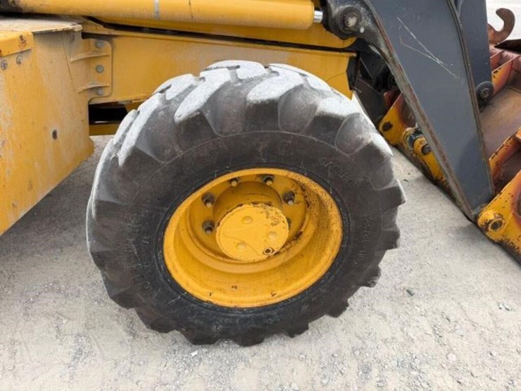 2018-deere-310sl-image-55