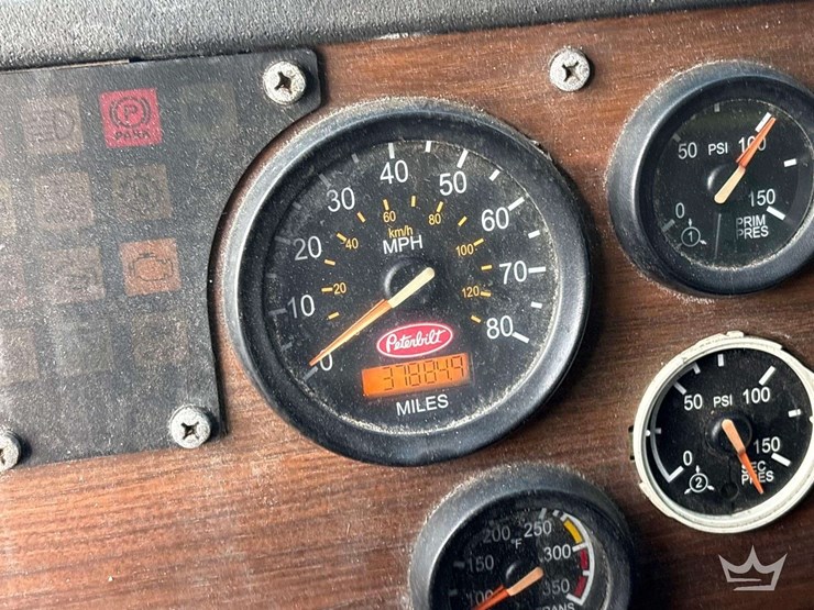 2015-peterbilt-320-image-7