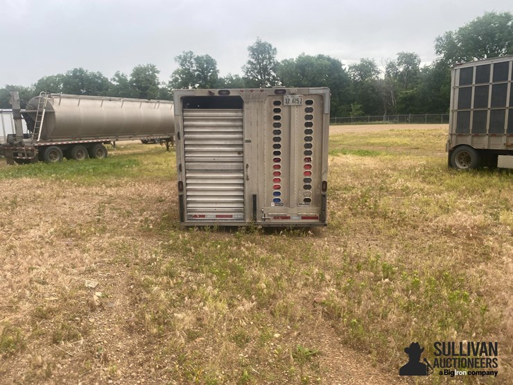 2018-wilson-livestock-trailer-image-6