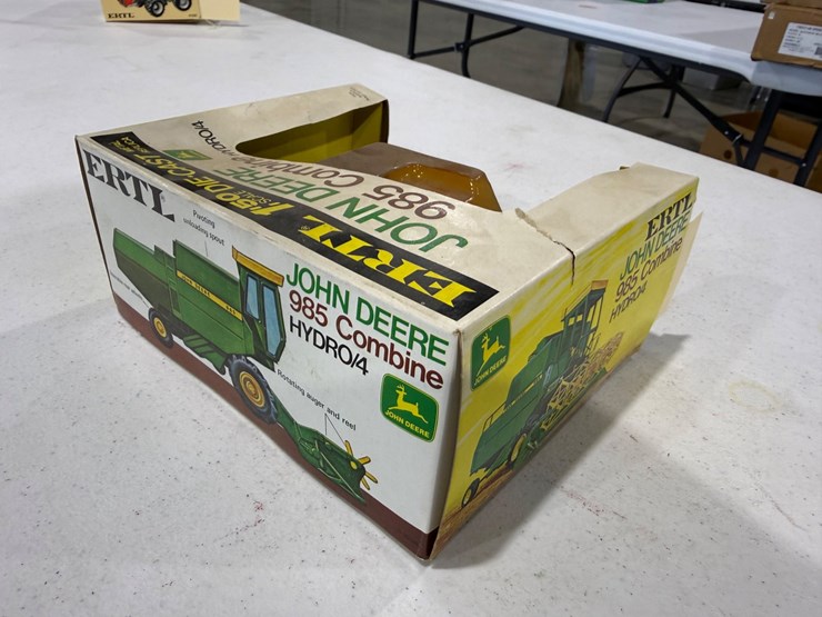 #47266-•-john-deere-985-combine-vintage-toy-image-3