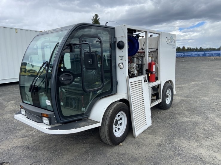 2013-cyclone-cy5500-surface-cleaning-truck-image-1