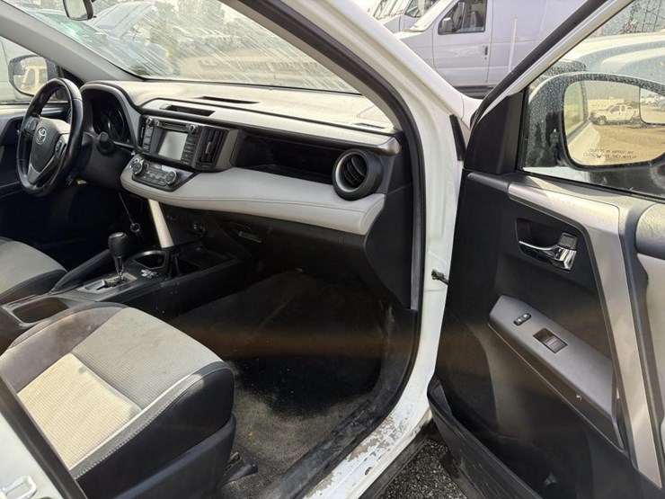 2016-toyota-rav4-image-9