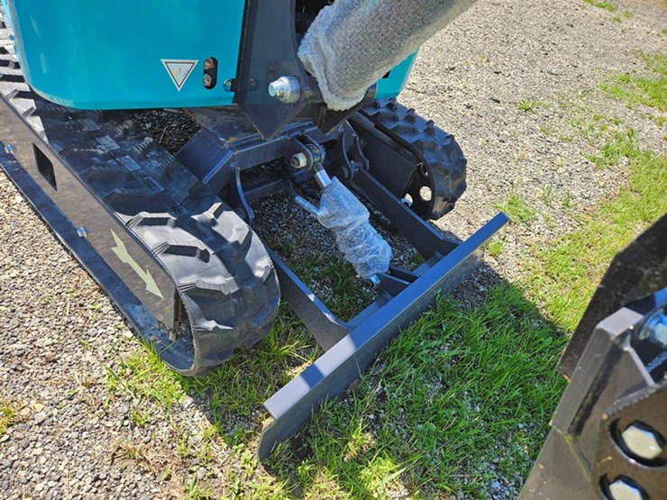 #319-•-2025-cfg-mx15r-mixi-excavator-image-13