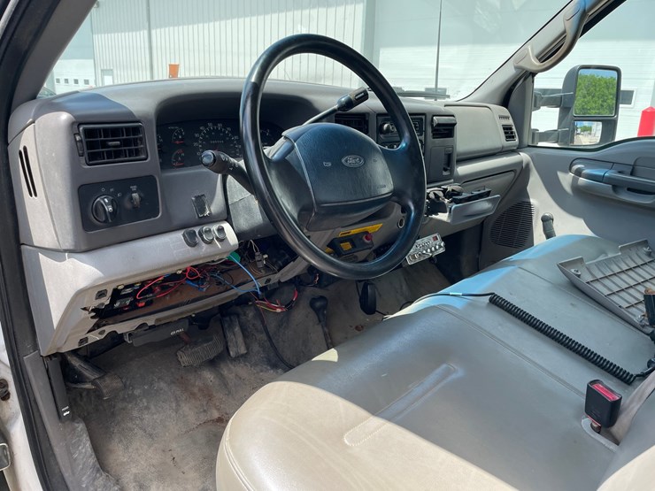 1999-ford-f550-image-31