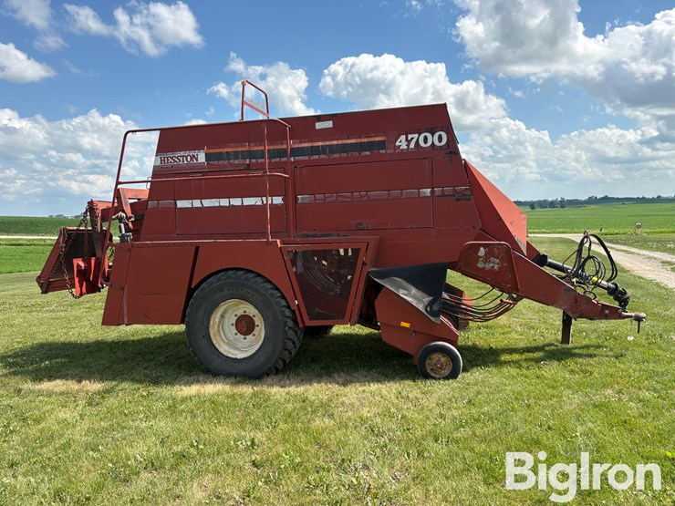 hesston-4700-image-4