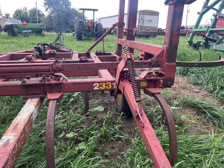 #2048-•-sunflower-chisel-plow-image-5