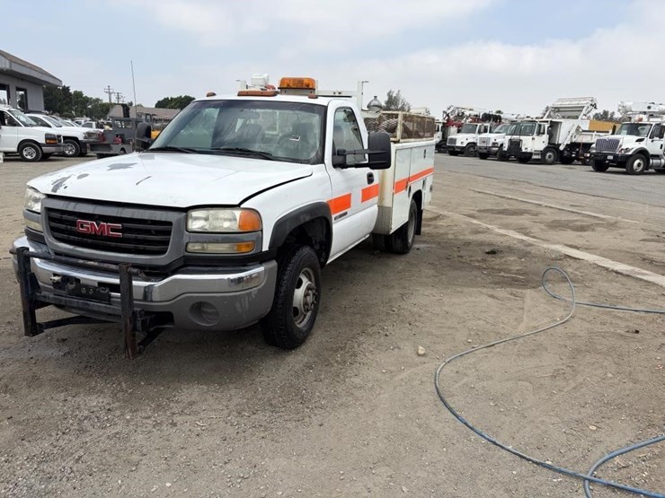 2007-gmc-3500hd-image-1