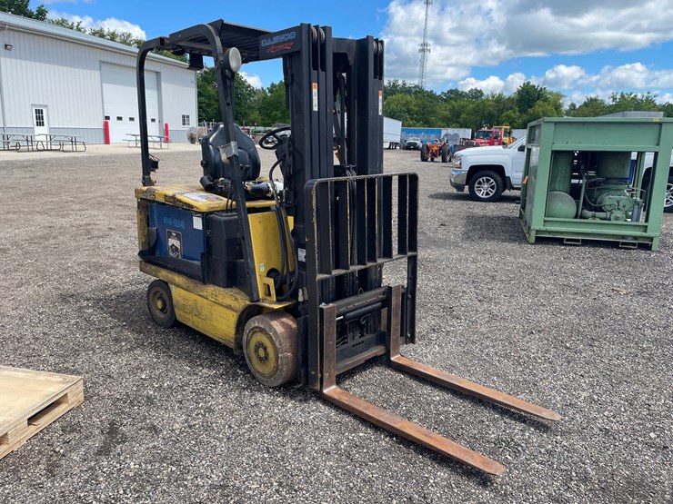 #2949-•-daewoo-electric-forklift-image-3