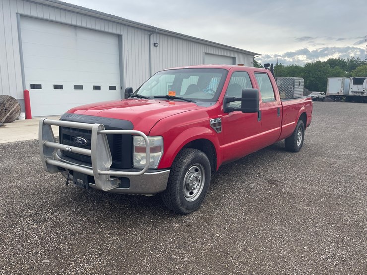 2010-ford-f250-xl-image-1