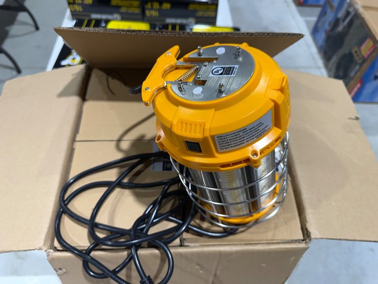#49781-•-lot-of-(4)-unused-150-watt-360-hanging-lights-image-9
